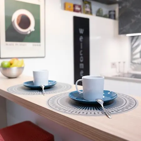 3-bedroom Design House San Babila-tricolore-m4 Lägenhet